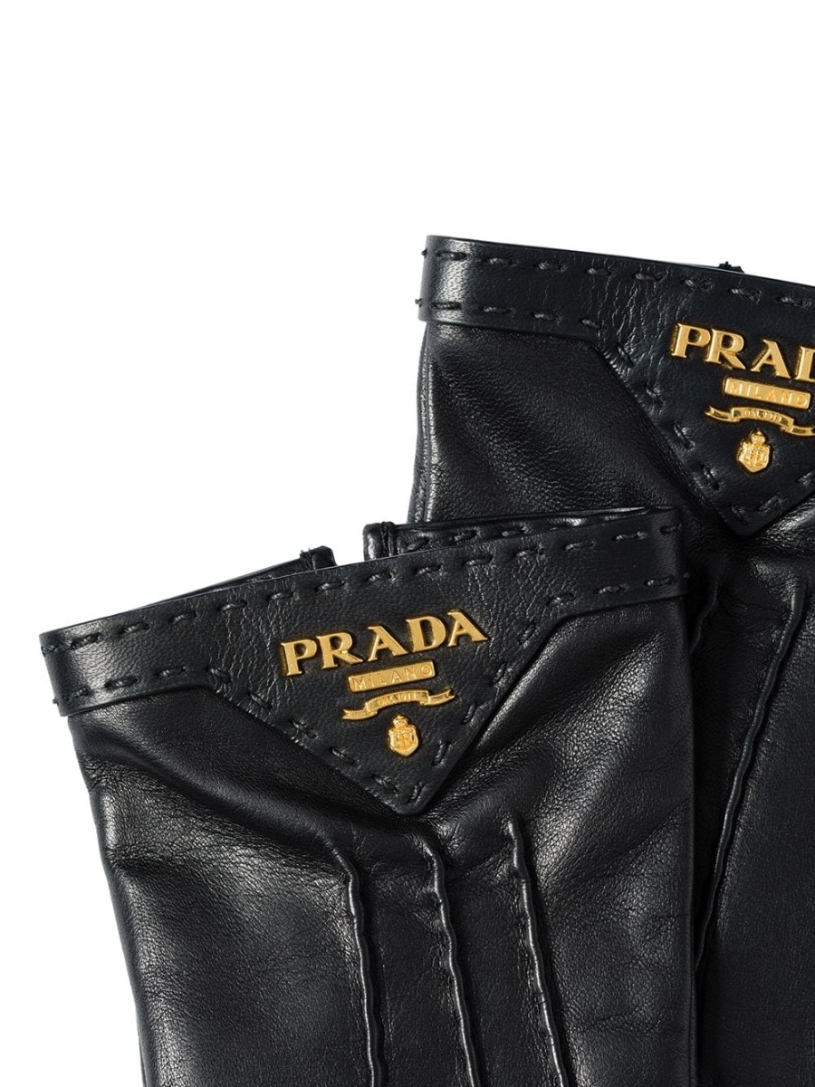 Frau Prada | Gefutterte Handschuhe Mit Prada-Logoplakette - Farfetch